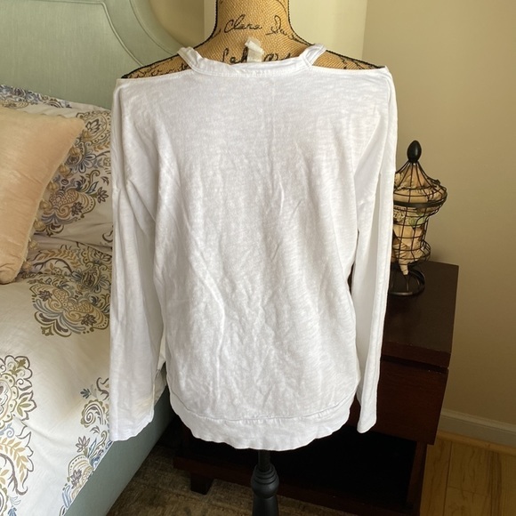 Vimmia cold shoulder white sweater - Picture 2 of 3